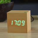 WoodTime – Stilfuldt Træ LED-Ur med Batteridrevet Drift