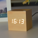 WoodTime – Stilfuldt Træ LED-Ur med Batteridrevet Drift