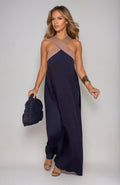 Kaia – Stilfuld Maxi-Kjole med Kors Bagsidedesign