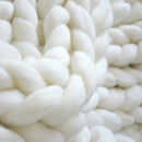 CozyWeave – Tyk Flettet Tæppe med Tekstureret Vævning for Ultimativ Komfort og Varme