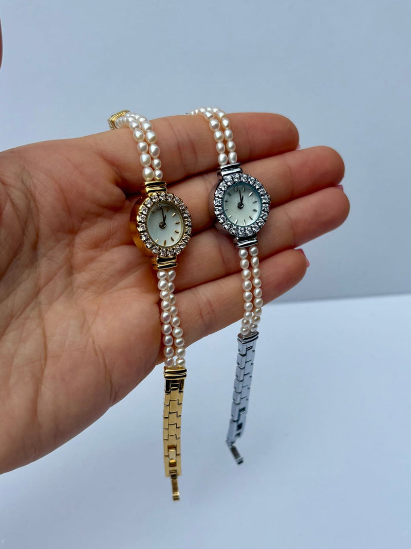 Clara – Elegant ur med perledetaljer og justerbare remme