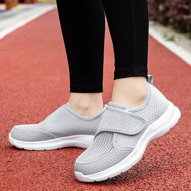 ComfySole – Alsidige sneakers med justerbar velcrorem og skridsikker sål