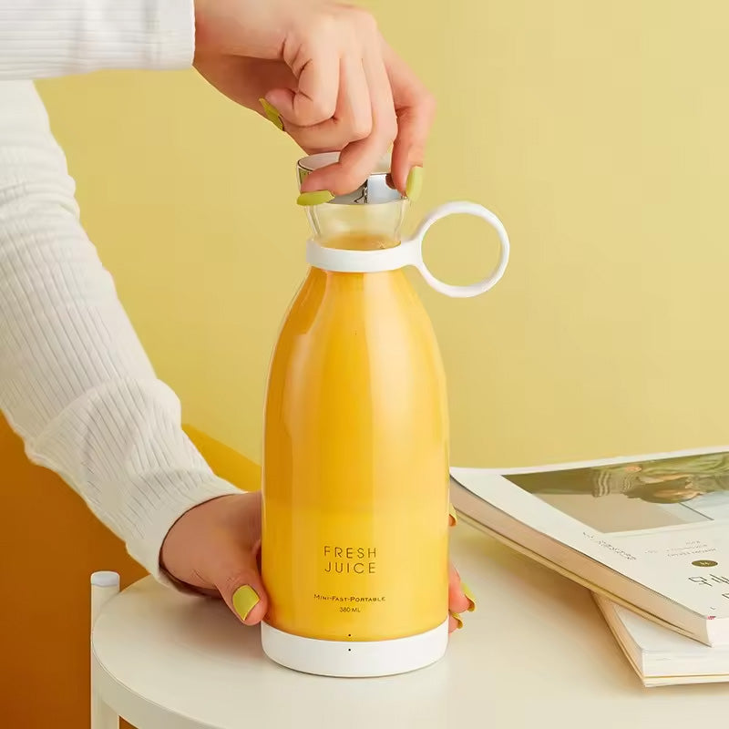 JuiceNest – Elektrisk juiceblender med betjening med én knap og bærbar