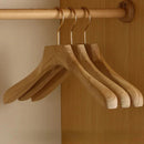 StyleEase – Elegante tøjklemmer med brede skuldre til raffineret garderobeorganisering