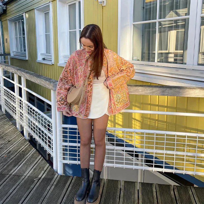 Luna – Oversized jakke med blomsterprint med lange ærmer og store frontlommer