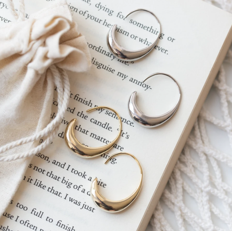Daisy – Luksus design hoop øreringe med glat skinnende finish