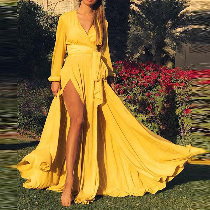 Selena – Elegant slå-om-kjole med markeret talje og lange ærmer