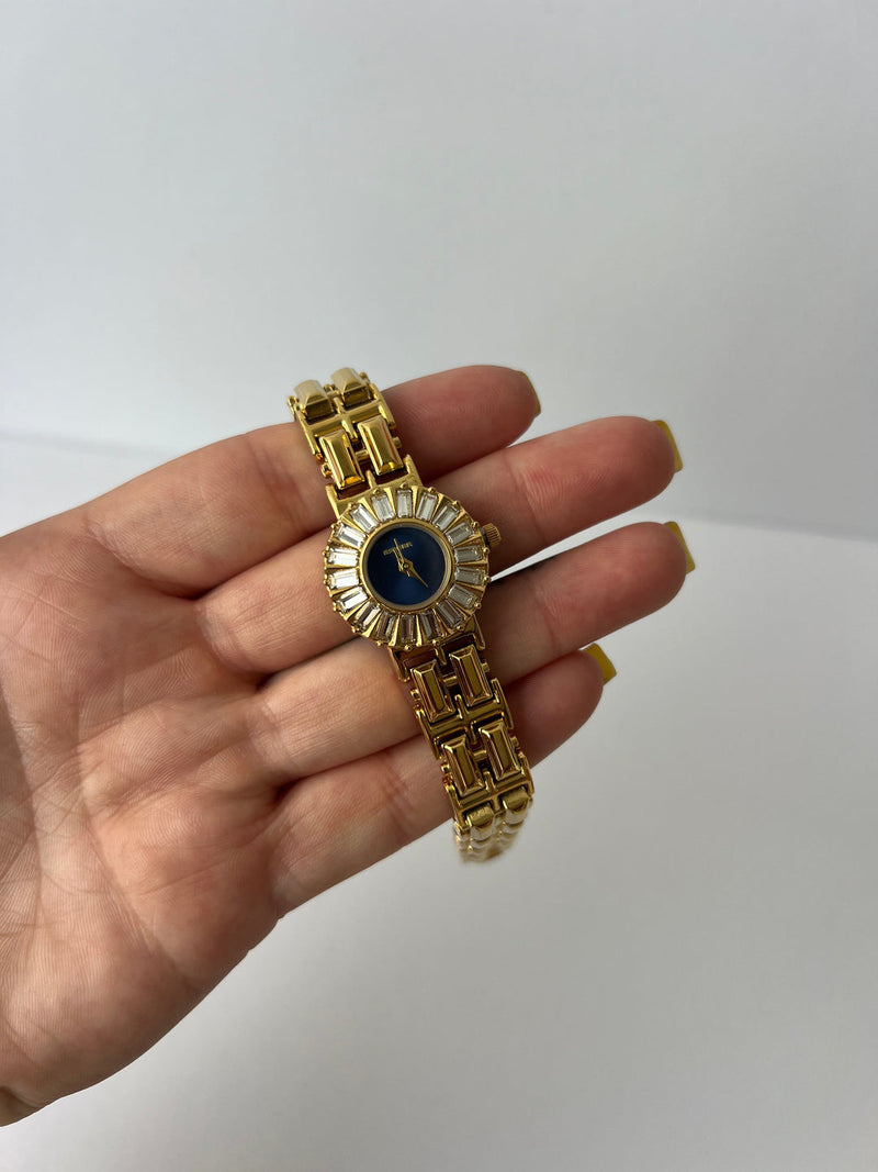 Ella – Klassisk designur med luksuriøse armbånd