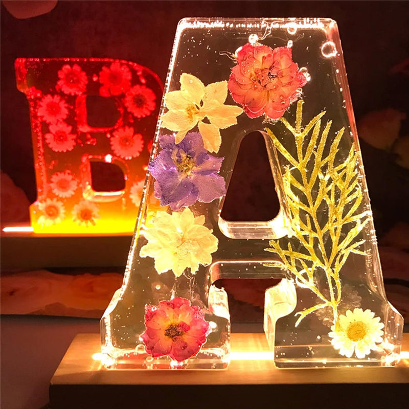 GlowPetal – Personlig Bogstavlampe Med Smukt Blomsterdesign