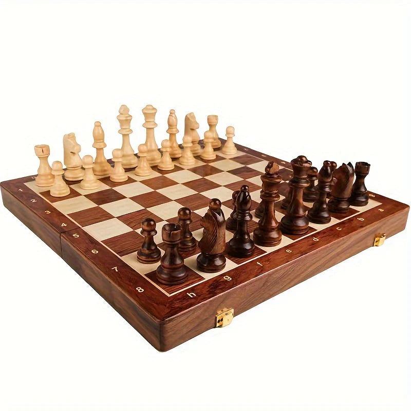 CrownChess – Elegant skaksæt med detaljerede brikker og klassisk bræt til strategisk spil
