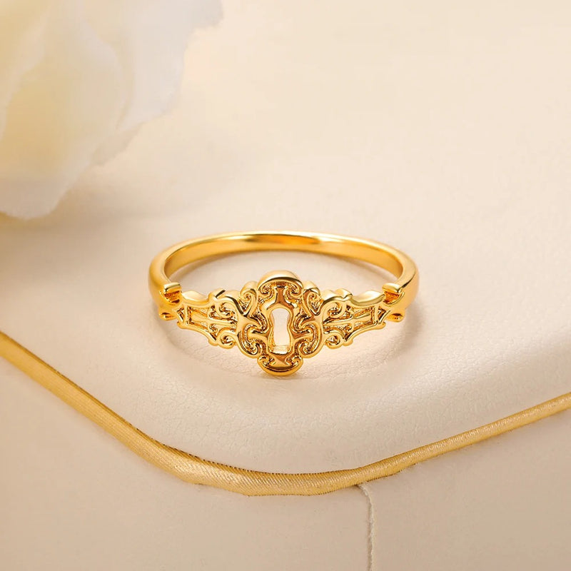 CharmHold - Lås-inspireret ring med daglig holdbarhed og symbolsk appel