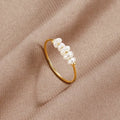 Kate – Klassisk ring med et diskret perleaccent for et moderne twist
