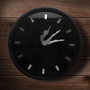 TimeFlies - Gymnast Vægur med Elegant Silhuet