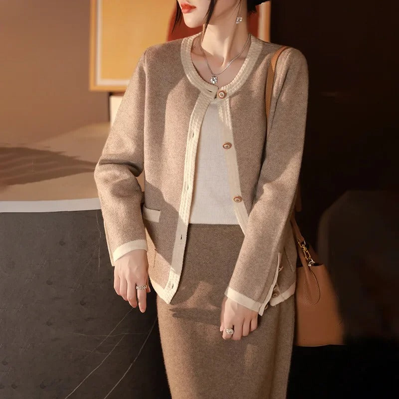 Ruby – Stilfuld cardigan med rund hals og kontrastdesign