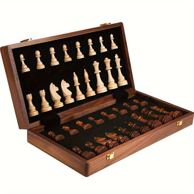 CrownChess – Elegant skaksæt med detaljerede brikker og klassisk bræt til strategisk spil