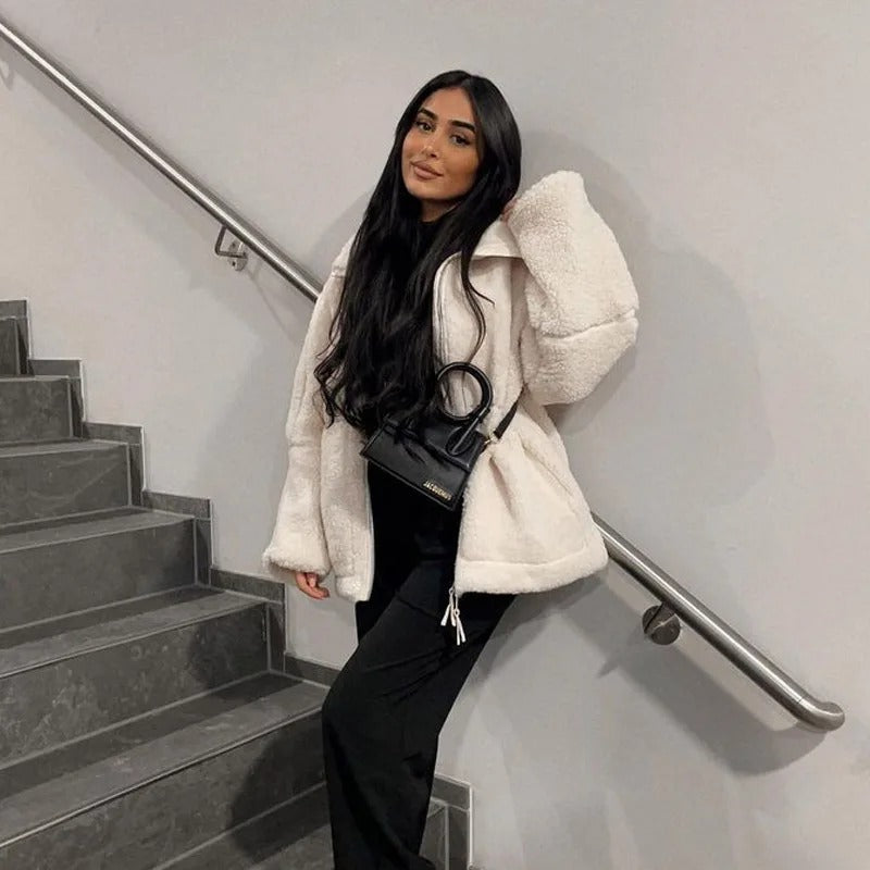 Tessa – Oversized jakke med lynlåslukning og lommer