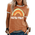 Lily - Kortærmet T-shirt med regnbue og good vibes print