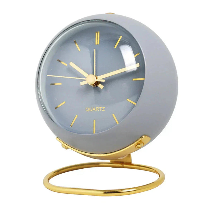 CharmClock – Elegant Bordur med Klassisk Sofistikeret Design