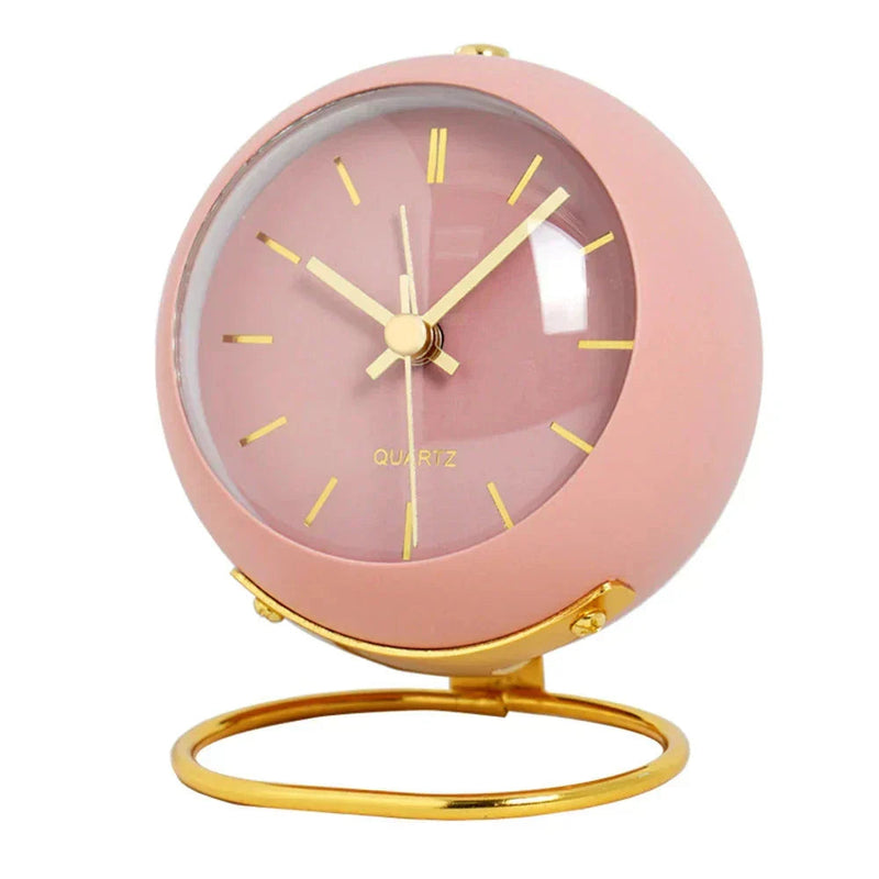 CharmClock – Elegant Bordur med Klassisk Sofistikeret Design