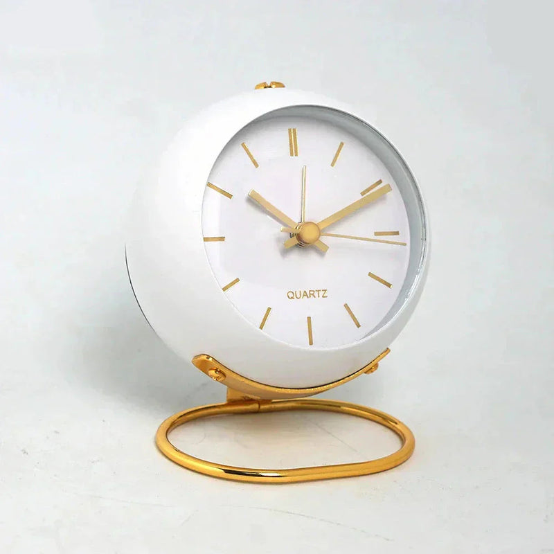 CharmClock – Elegant Bordur med Klassisk Sofistikeret Design