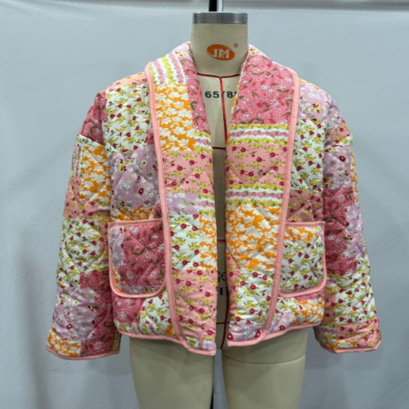 Luna – Oversized jakke med blomsterprint med lange ærmer og store frontlommer