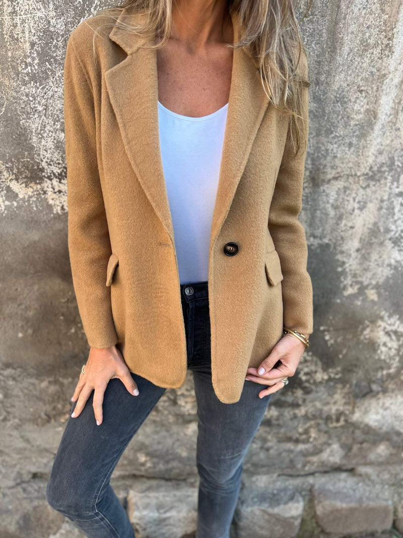 Sophia - Stilfuld blazer med lange ærmer og lukning med én knap