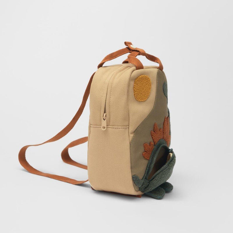 EmbroTote – Moderne rygsæk med justerbare stropper og broderet design