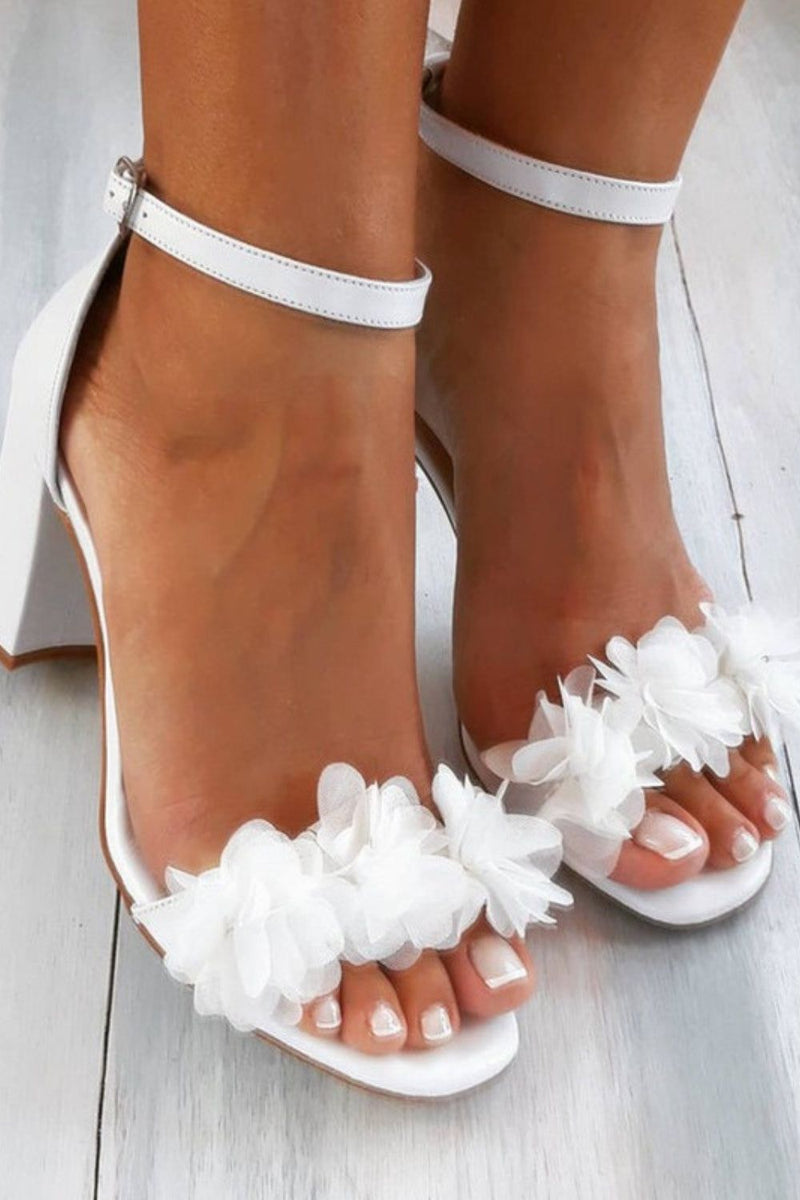 Clarisse – Elegante højhælede sandaler med blomsteraccenter og ankelremsdesign