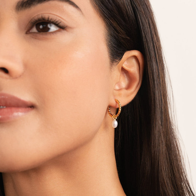 Paige – Spiraløreringe med perledetaljer og unikt design
