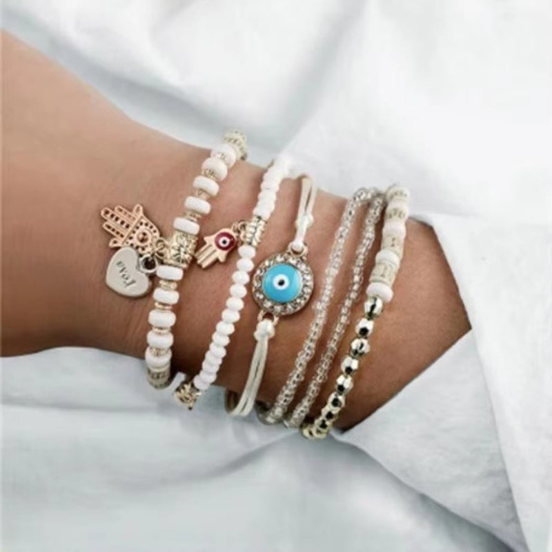 Malinda – Boheme Charm Armbåndssæt med en blanding af perlebesatte armbånd og alsidigt design