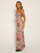 Clara – Tætsiddende maxikjole med spaghettistropper og blandede mønstre