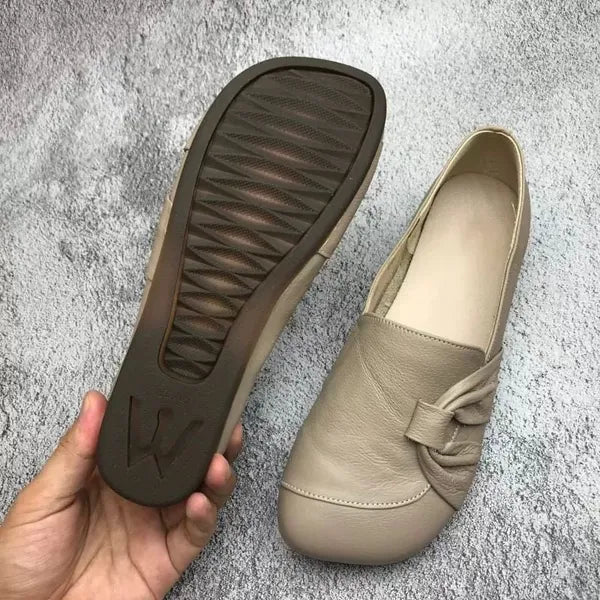Yamina - Stilfulde Slip-On Sko med Knude Detalje og Lav Chunky Hæl for Komfort