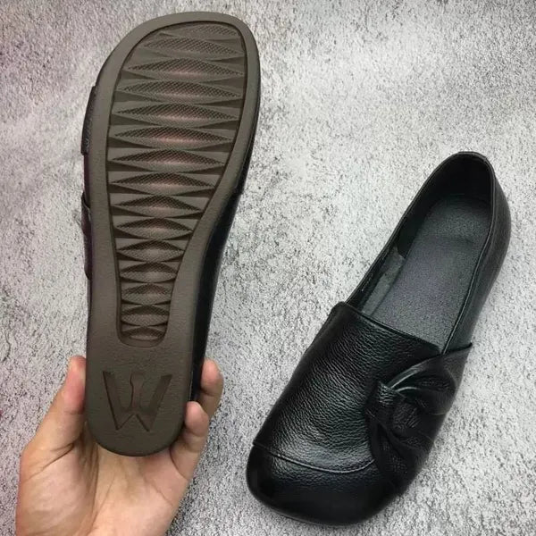 Yamina - Stilfulde Slip-On Sko med Knude Detalje og Lav Chunky Hæl for Komfort