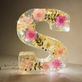 GlowPetal – Personlig Bogstavlampe Med Smukt Blomsterdesign