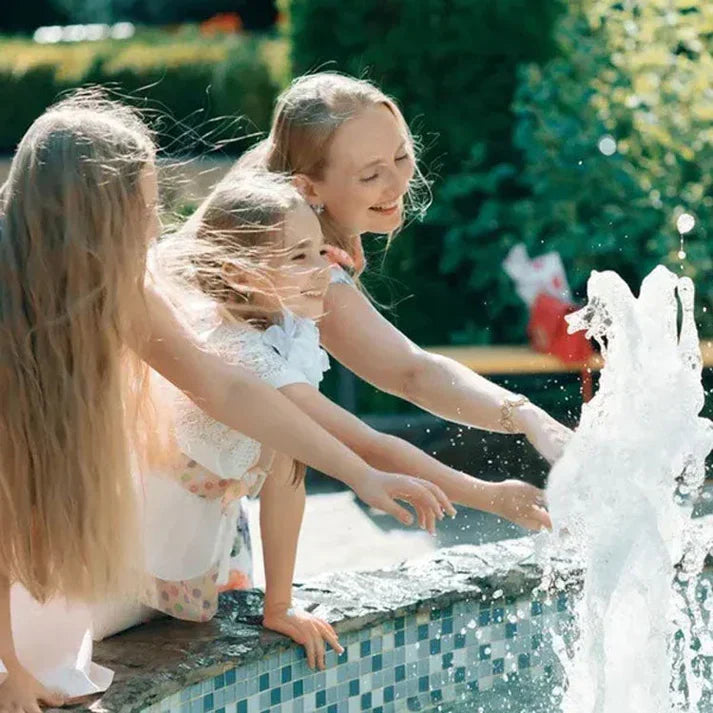 AquaFlow – Fontænepumpe med tre dyser og justerbar vandstrøm