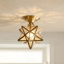 LumaNest – Unikt formet loftslampe med elegant glasdesign