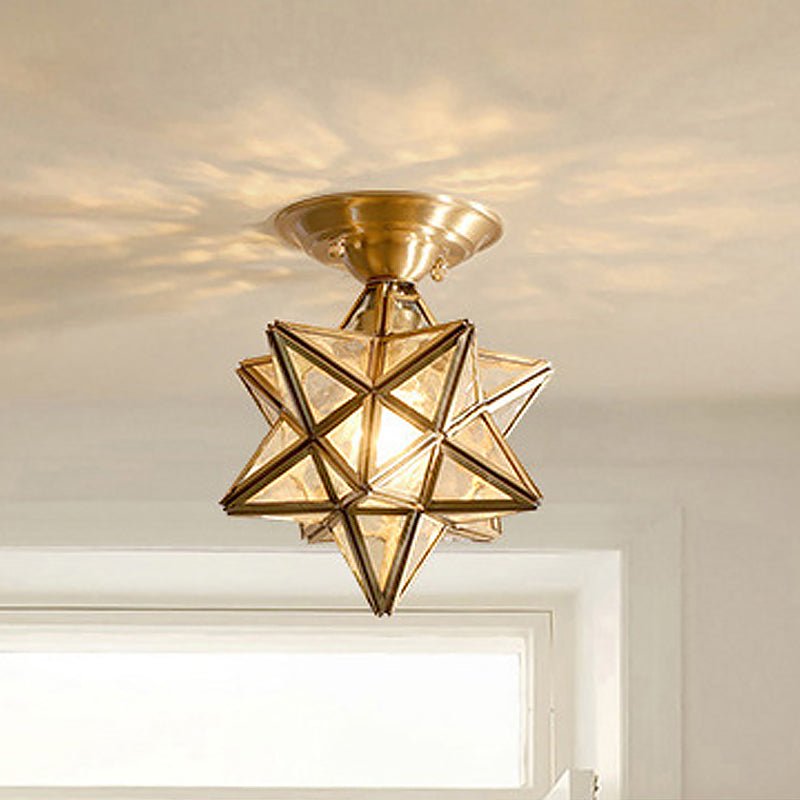 LumaNest – Unikt formet loftslampe med elegant glasdesign