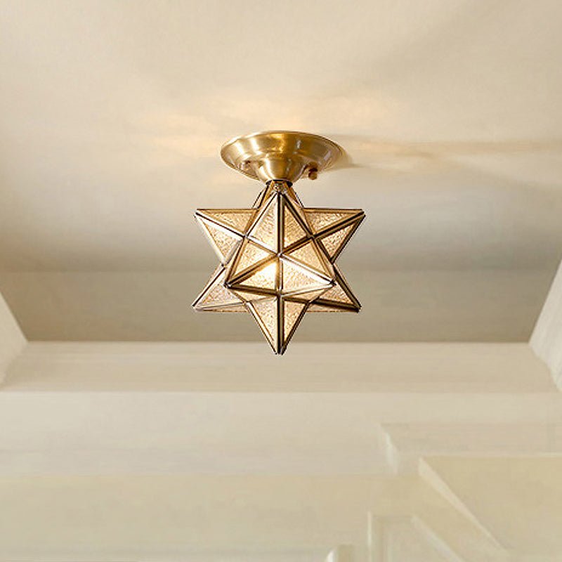 LumaNest – Unikt formet loftslampe med elegant glasdesign