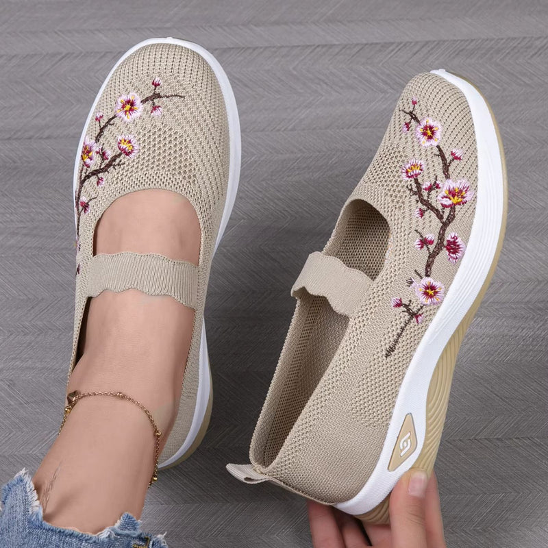 Mary – Broderede sko med slip on og komfortabelt design