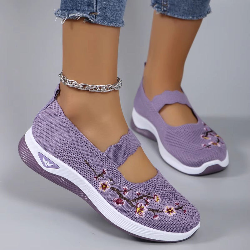 Mary – Broderede sko med slip on og komfortabelt design