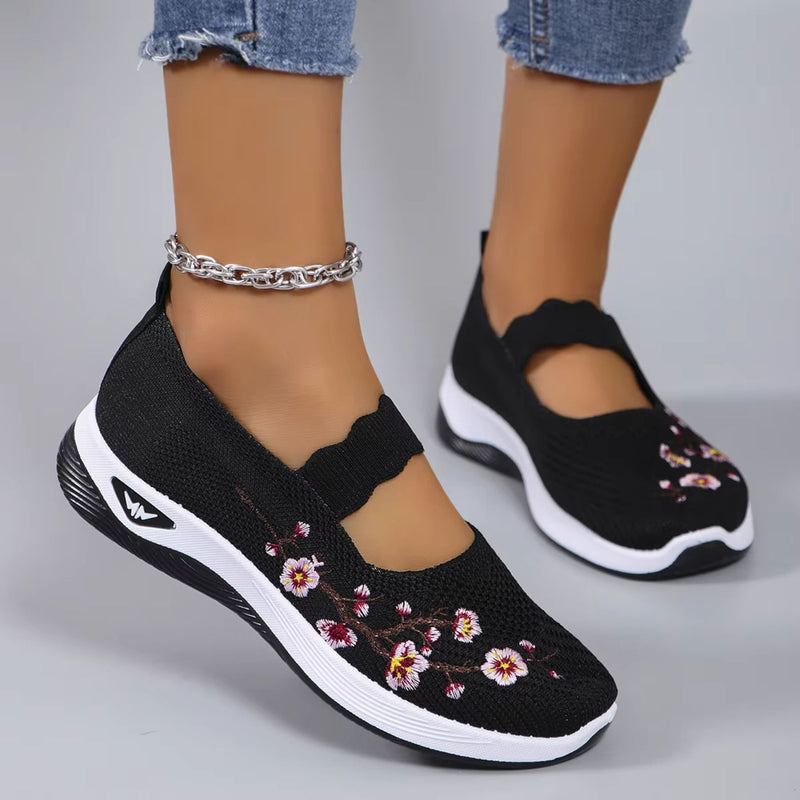 Mary – Broderede sko med slip on og komfortabelt design