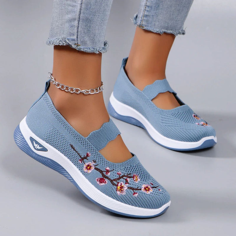 Mary – Broderede sko med slip on og komfortabelt design