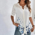 Ava - Elegant bluse med blomsterprint og knaplukning foran