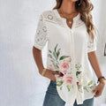 Ava - Elegant bluse med blomsterprint og knaplukning foran